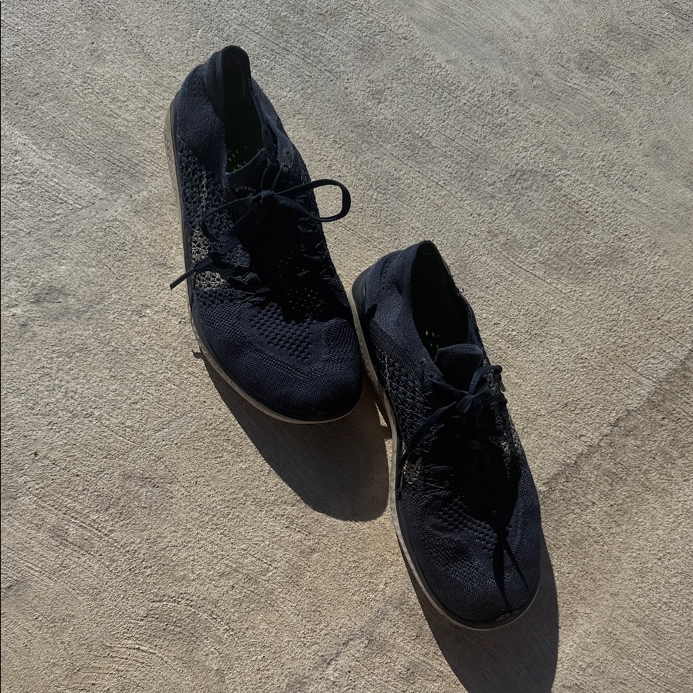 Nike Black and Gray Athletic Shoes - Picture 4 of 6